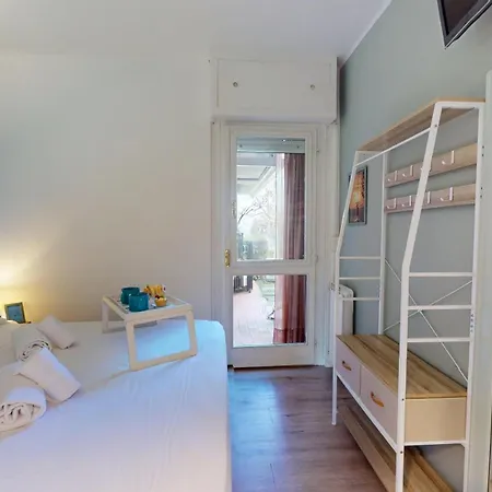Sirmio Shore By Bookinggardalake Apartman
