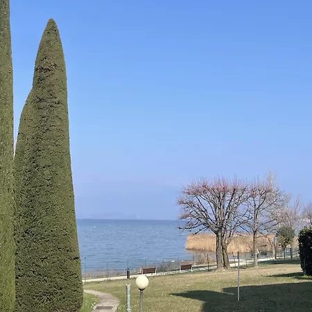 Sirmio Shore By Bookinggardalake Sirmione